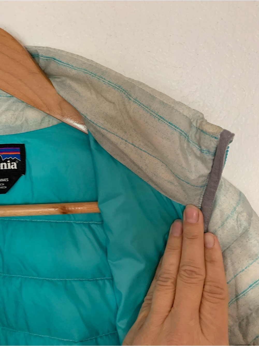 Patagonia Women's Light Mint Quilted Puffer Jacket with Teal Zippers | S - Picture 11 of 13